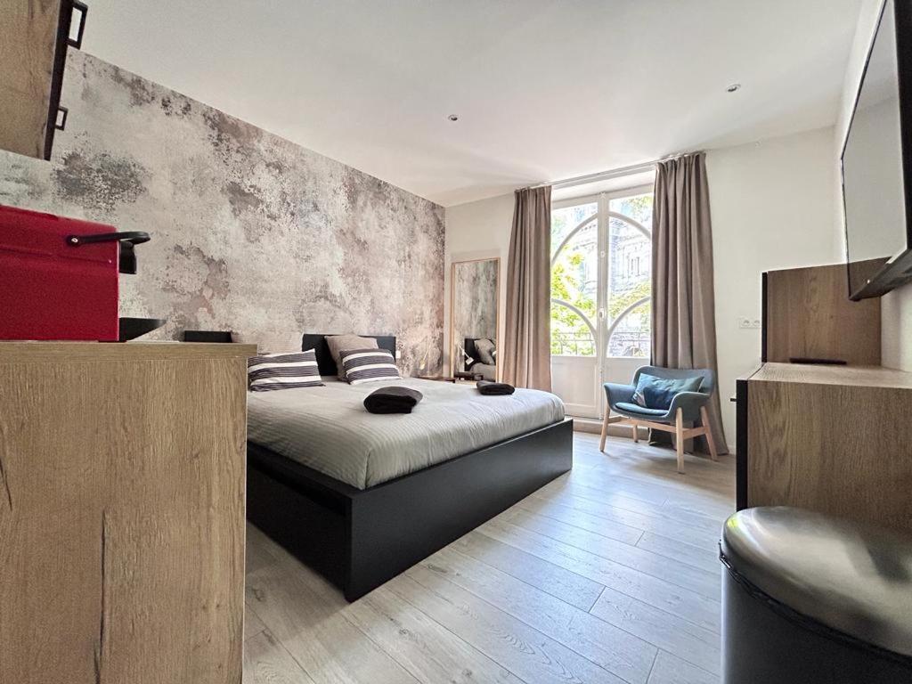 Tour D'Auvergne - Appartements En Plein Centre Ville, Proche De La Cathedrale Et De La Place De Jaude Clermont-Ferrand Luaran gambar