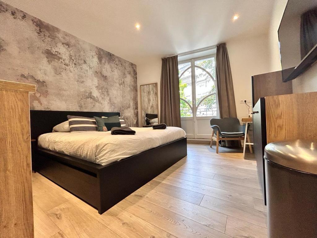 Tour D'Auvergne - Appartements En Plein Centre Ville, Proche De La Cathedrale Et De La Place De Jaude Clermont-Ferrand Luaran gambar
