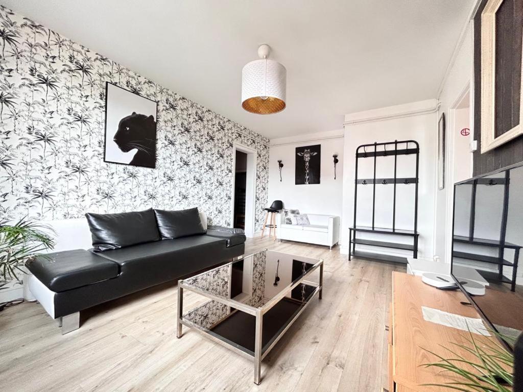 Tour D'Auvergne - Appartements En Plein Centre Ville, Proche De La Cathedrale Et De La Place De Jaude Clermont-Ferrand Luaran gambar